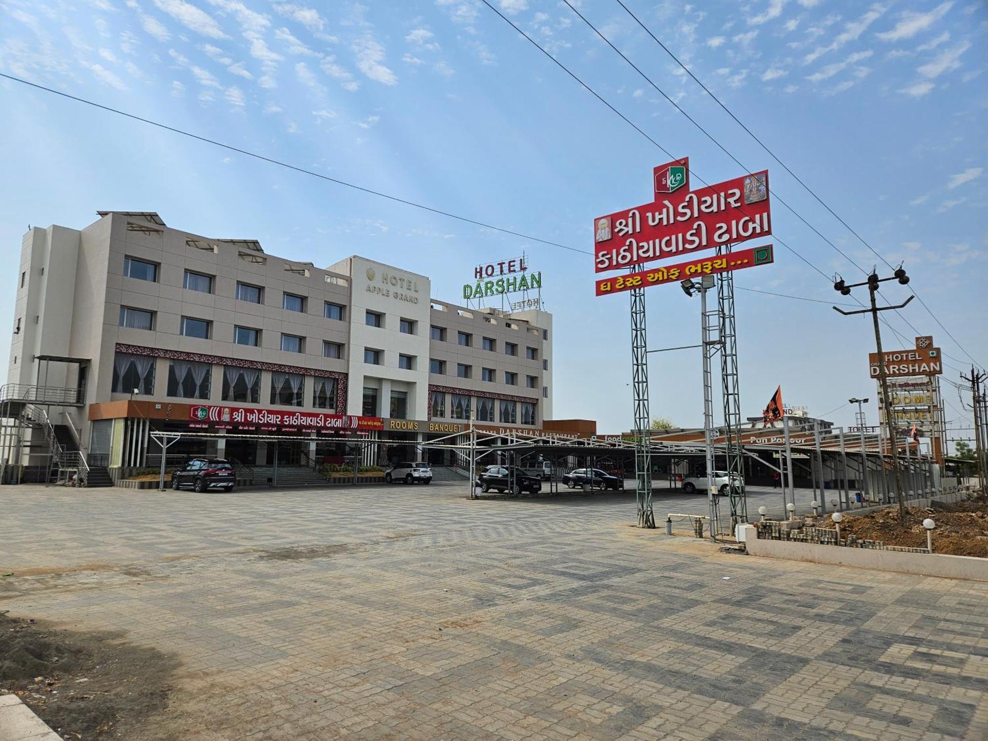 Hotel Grand Darshan Vadodara Bagian luar foto